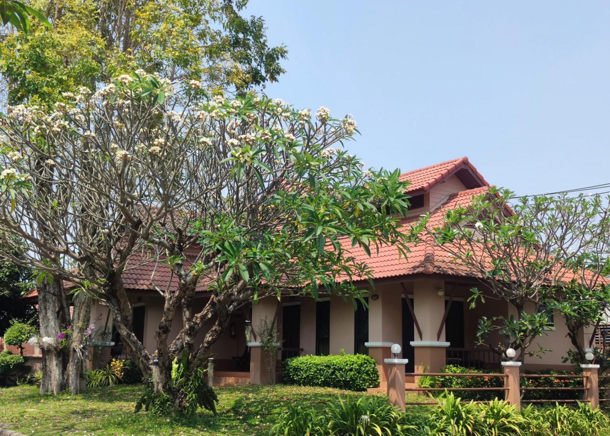 Areena Resort And Hotel Uttaradit Eksteriør bilde